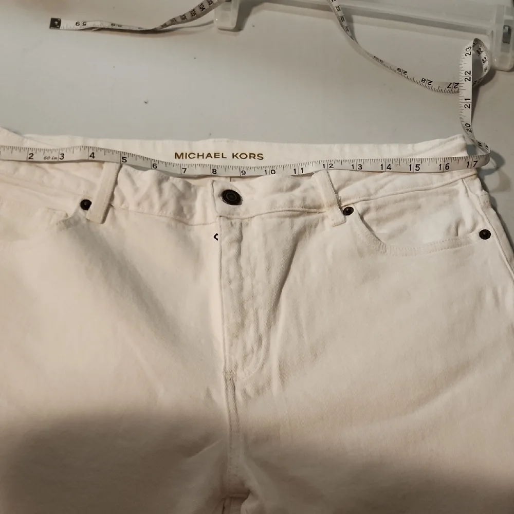 Michael Kors White Capris with Smooth Finish